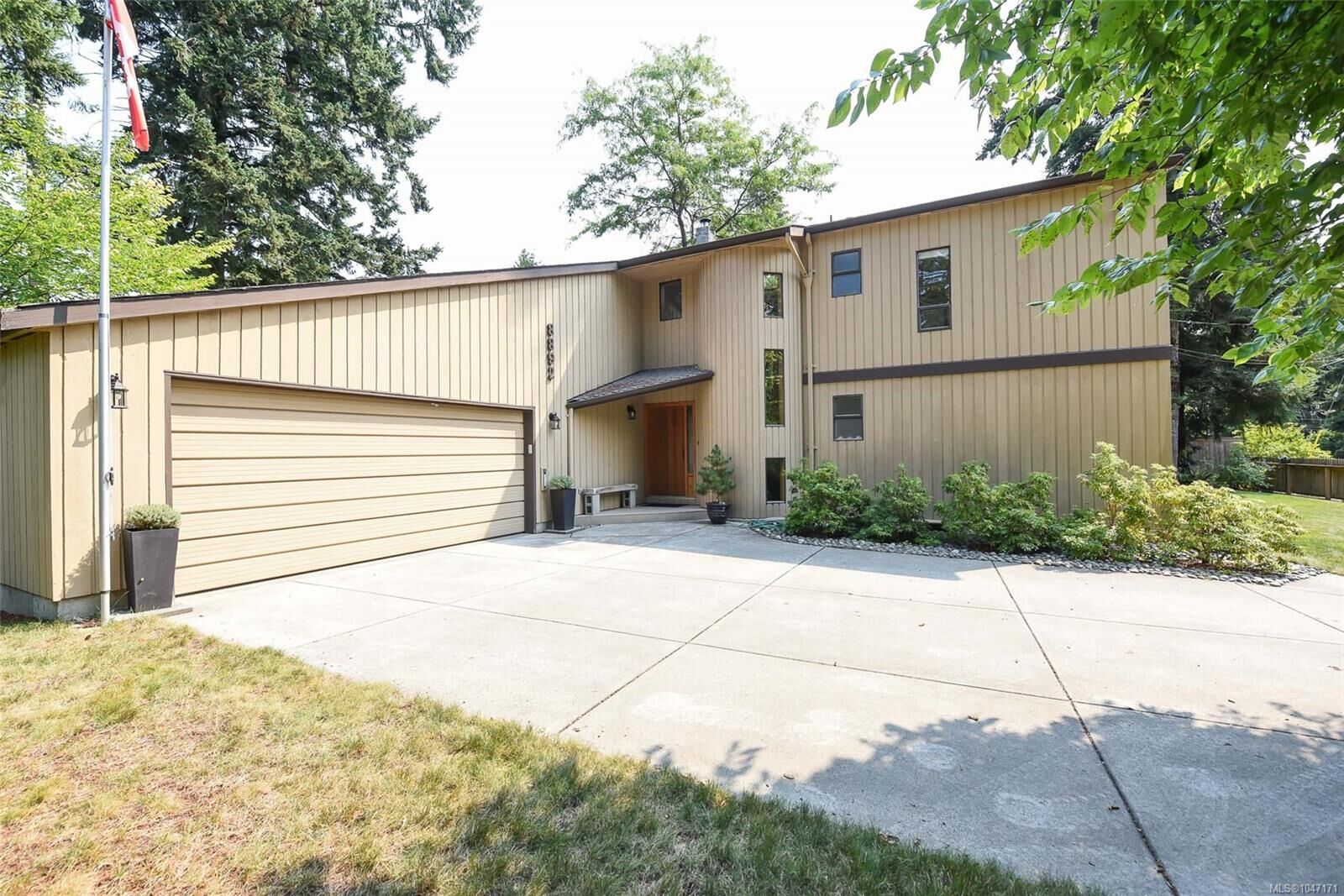 Property Photo: 8892 Henderson Ave BC V9J 1A5