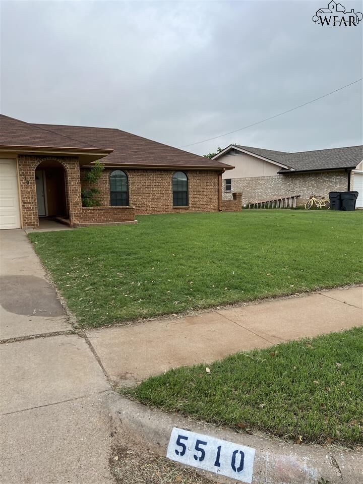 Property Photo: 5510 Lucky Lane TX 76306