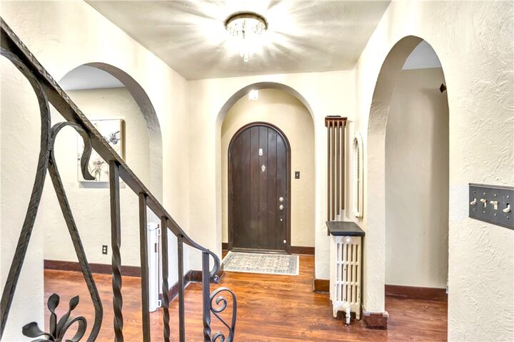 Property Photo:  148 E Fairview Ave  PA 15237 