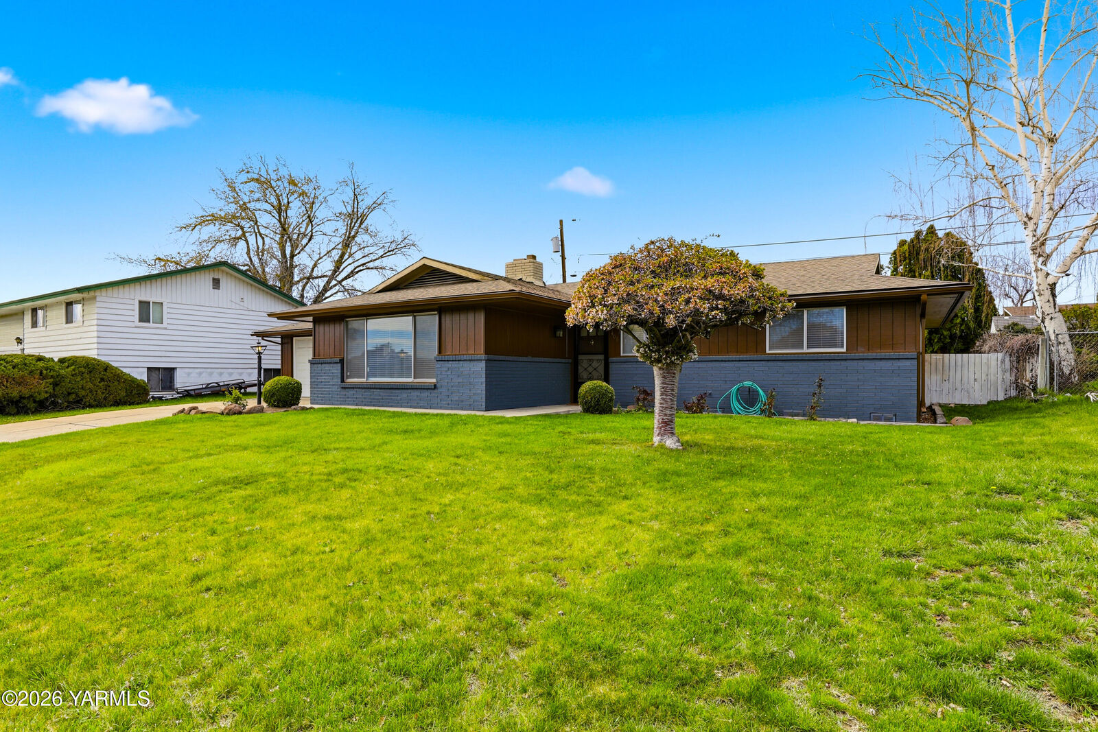 Property Photo: 408 S 65th Ave WA 98902
