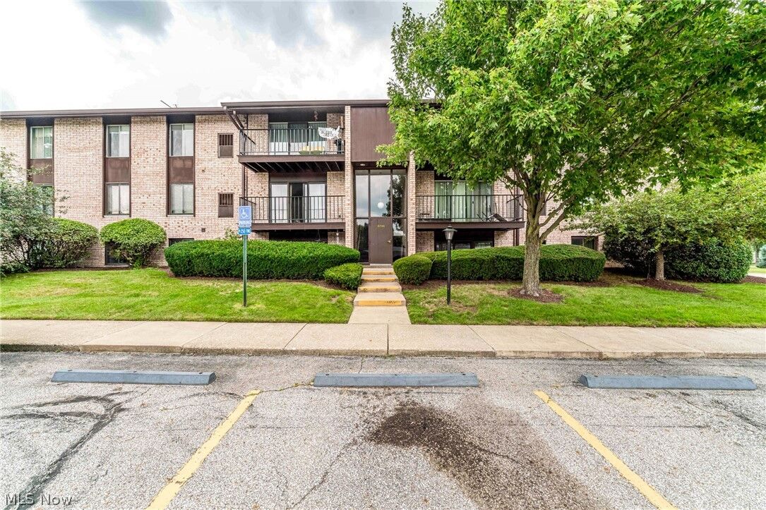 Property Photo:  16340 Heather Lane  OH 44130 