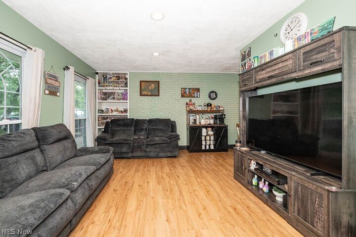 Property Photo: 1572 Merle Road OH 44460