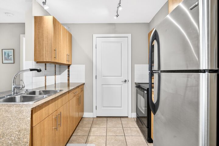 Property Photo: 12020 207A Street 301 BC V2X 8V2