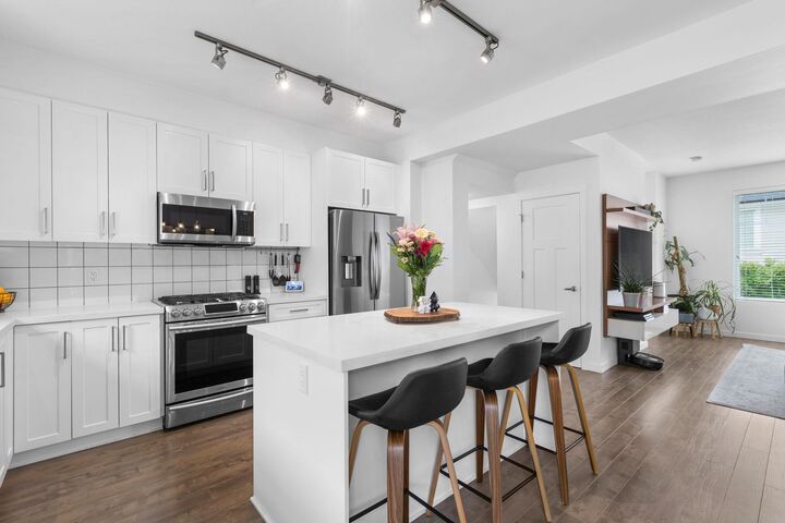 11272 240 Street 11 — photo 1