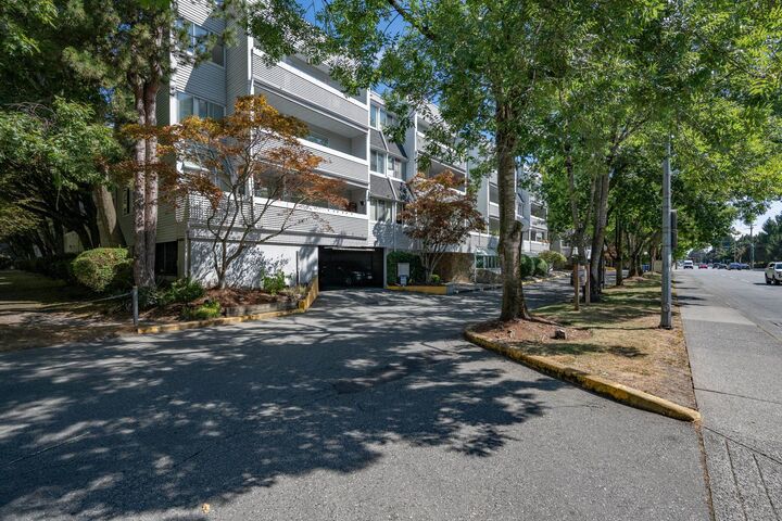 Photo de la propriété:  7431 Blundell Road 105  BC V6Y 3G8 
