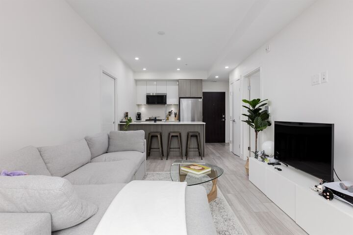 Property Photo: 979 E 19th Avenue 204 BC V5V 1K8
