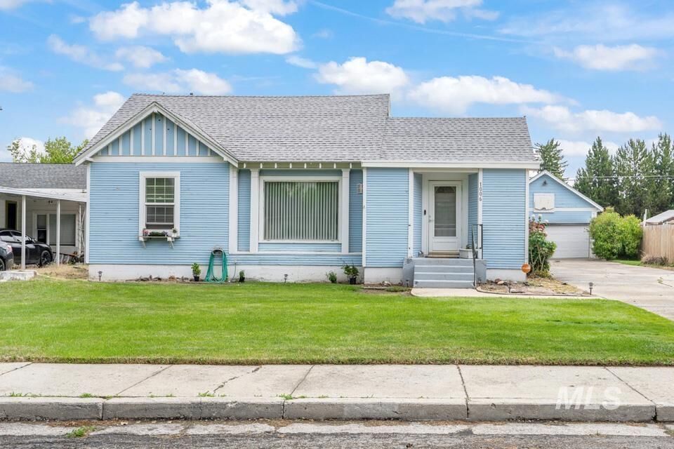 Property Photo: 1006 E 1st Street ID 83617
