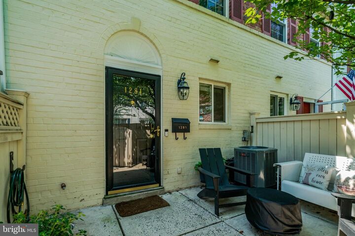 Property Photo:  1281 N Van Dorn Street  VA 22304 