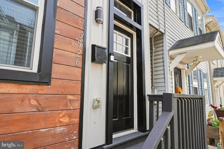 Property Photo: 3926 Howley Street PA 15224
