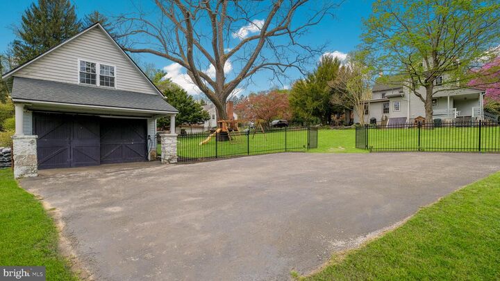 Property Photo:  204 W Brookhaven Road  PA 19086 