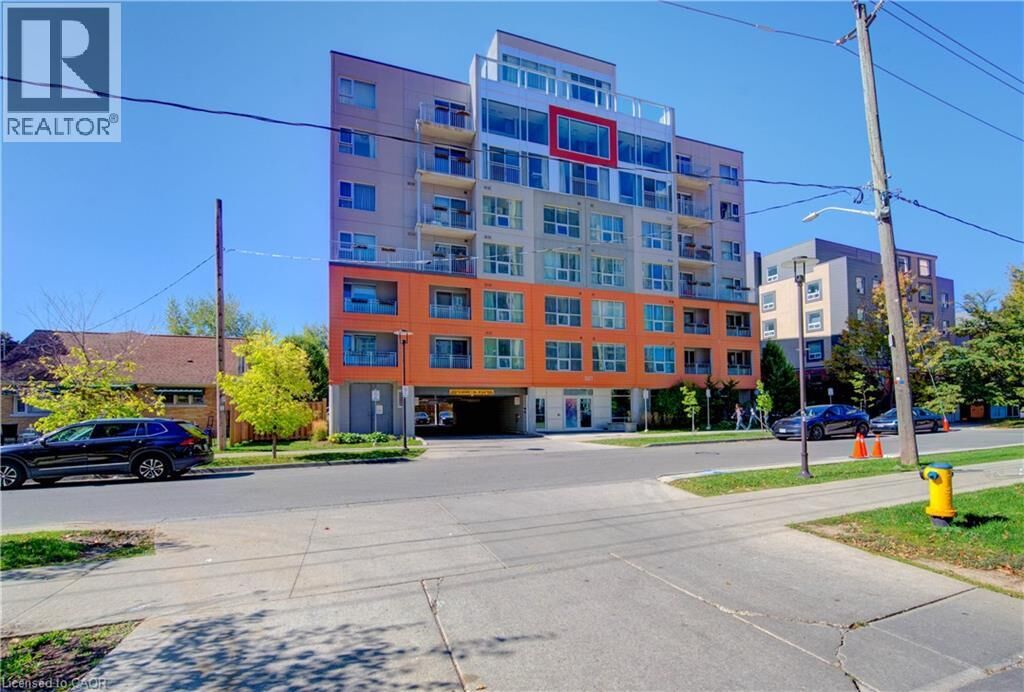 Property Photo:  321 Spruce Street 102  ON N2L 0G4 