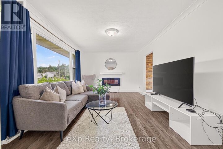 Property Photo:  18 Willowdale Street  ON N3T 5L7 