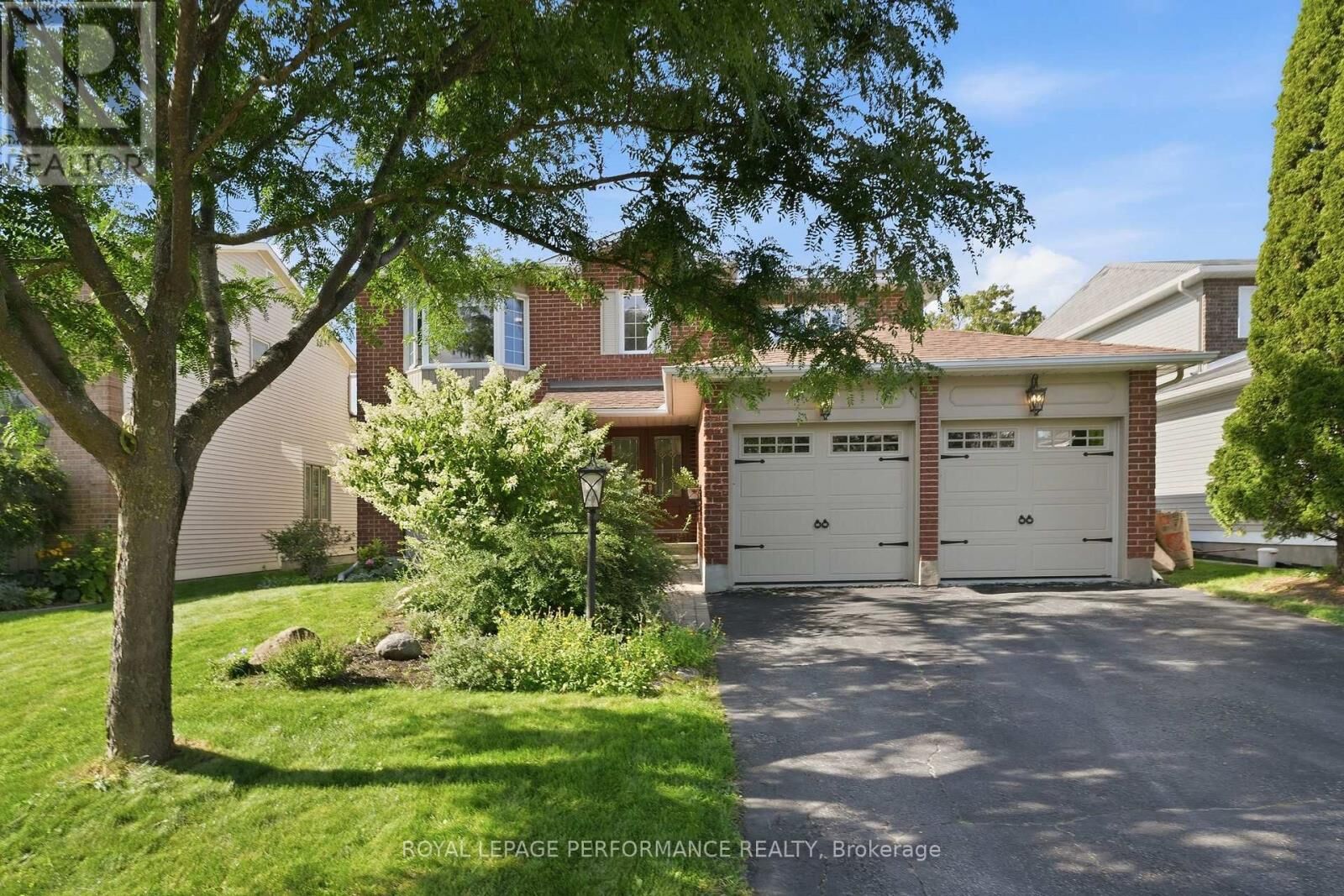 Property Photo:  14 Wellfleet Crescent  ON K2J 2Y2 