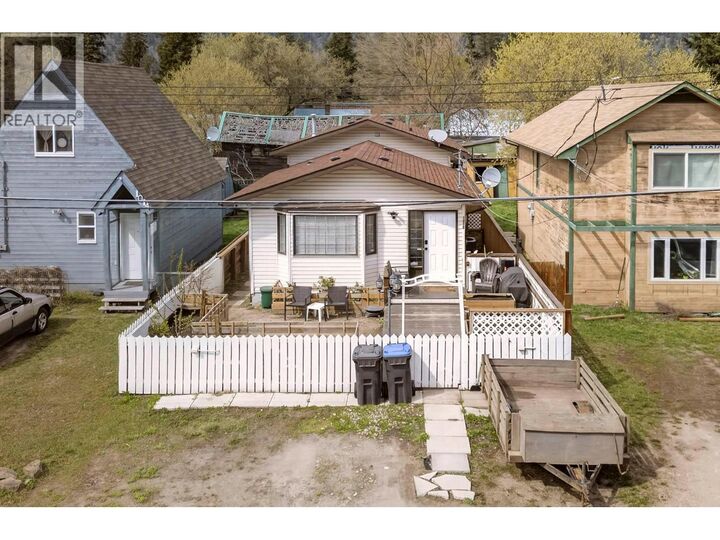 Property Photo: 1018 Hillside Avenue BC V0E 1M0