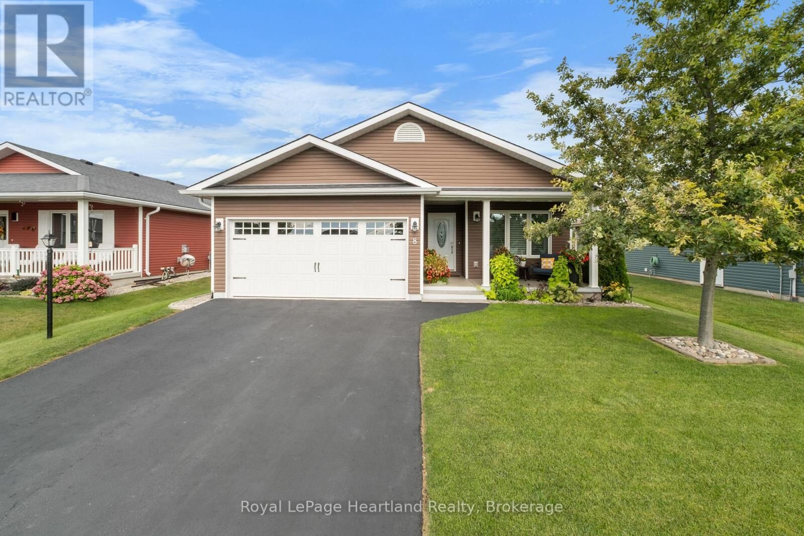 Property Photo:  8 Windward Way North  ON N7A 0B2 
