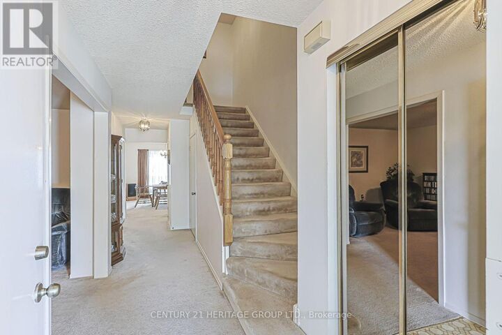 Property Photo: 10 Woodhall Road ON L3S 1N9