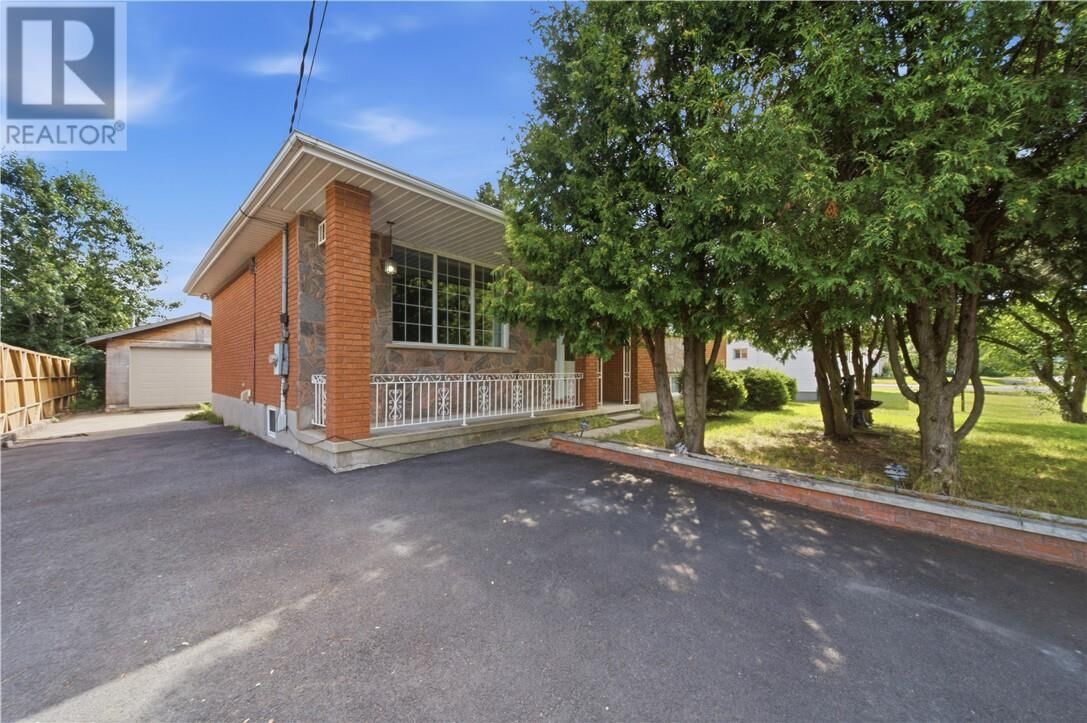 Property Photo:  1803 Pierre Street  ON P3N 1C3 
