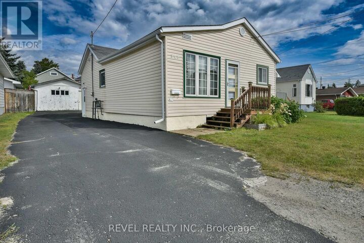 Property Photo: 548 Cedar Street South ON P4N 2J5