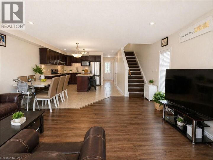 Property Photo:  1364 Countrystone Drive Upper  ON N2N 3R8 