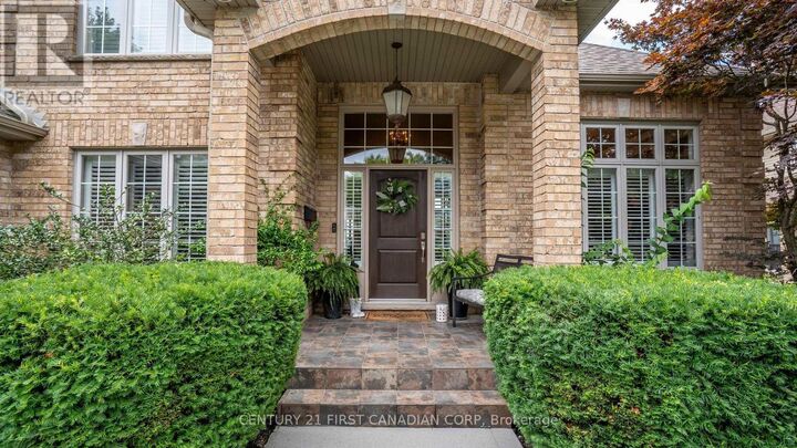 Property Photo: 114 Longview Court ON N6K 4J1