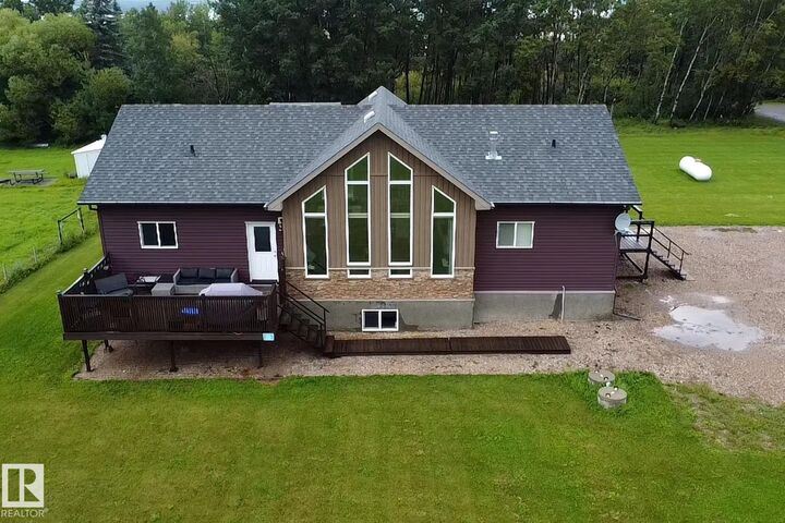 Property Photo: 45416 Twp Rd 593A 22 AB T9N 2J6