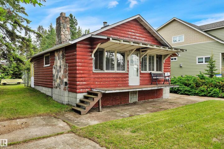 Property Photo: 810 1 Ave AB T0C 1X0