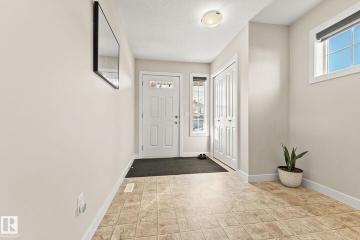 Property Photo:  724 40 Avenue NW  AB T6T 0T3 