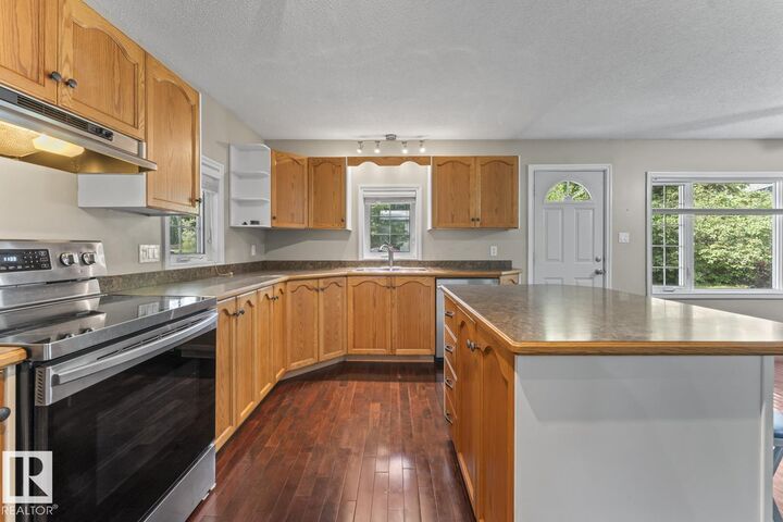 Property Photo:  618 10 Street  AB T9M 1B1 