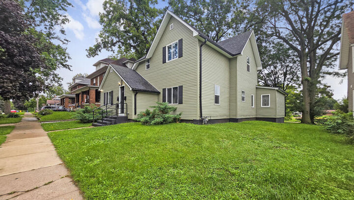 Property Photo:  1517 4th Ave S  IA 50501 