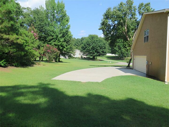 Property Photo:  