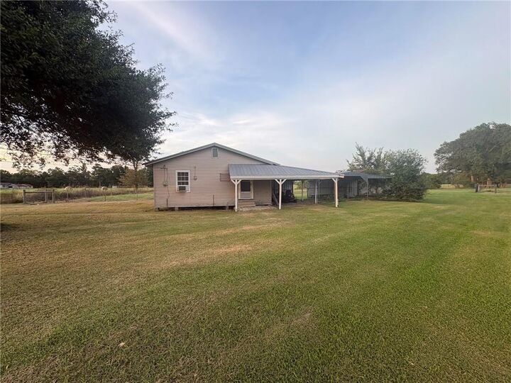 Property Photo: 1576 Hwy 1192 Highway LA 71351