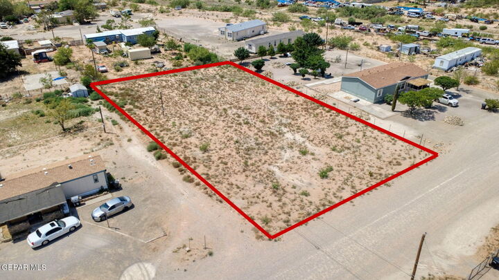 Property Photo:  