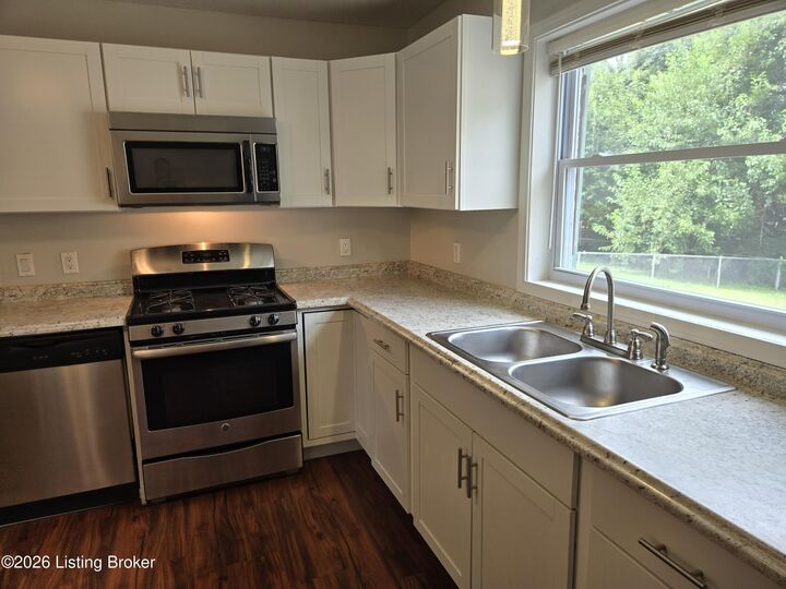 Property Photo: 3613 Freedom Way KY 40229