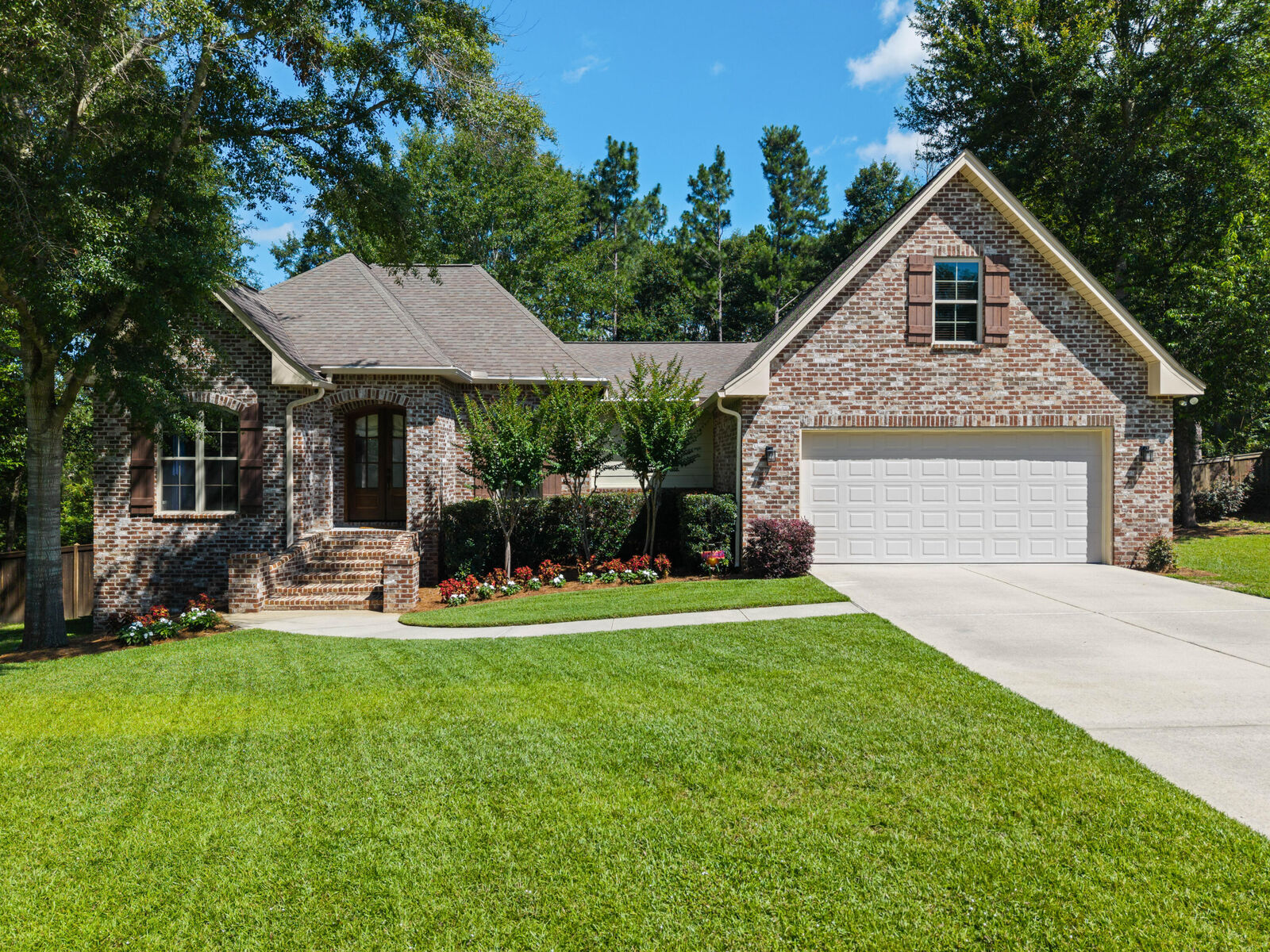 Property Photo:  26 W Donnington Ct.  MS 39402 