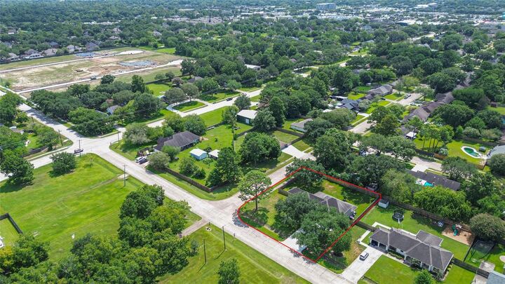 Property Photo:  705 Briarmeadow Avenue  TX 77546 
