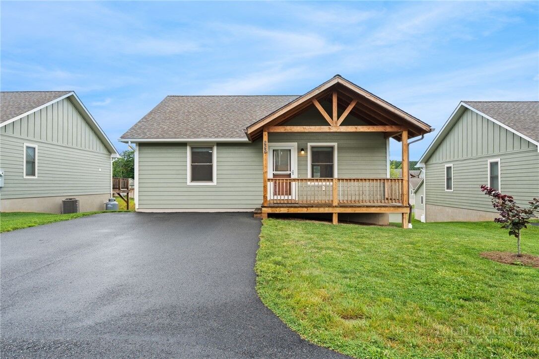 Property Photo:  555 Townhomes Place 555  NC 28607 