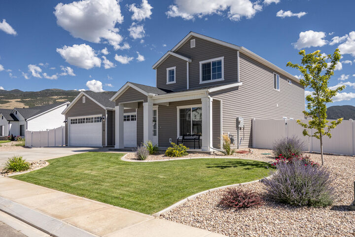 Property Photo: 1118 E 4240 N UT 84721