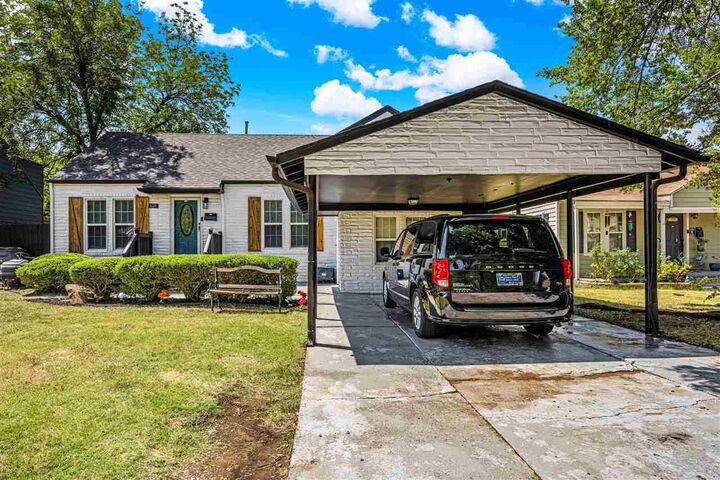Property Photo:  1726 NW Cherry Ave  OK 73507 