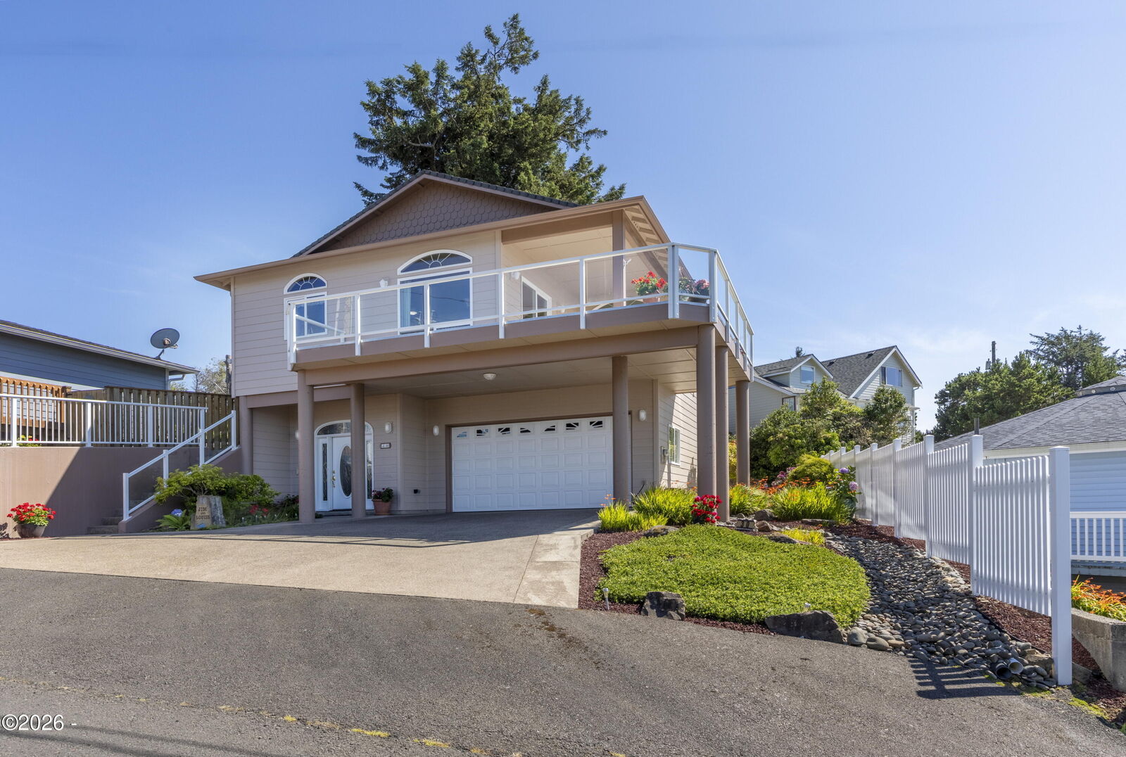 Property Photo: 30 SW Heiberg St Street OR 97341
