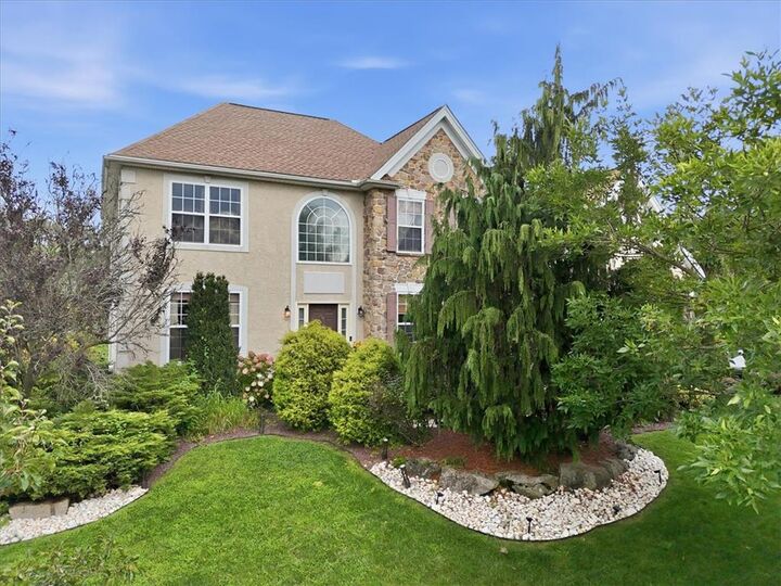 Property Photo:  18 Creek Court  PA 18040 