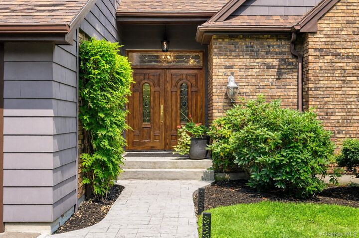 Property Photo:  11 Coach Hill Drive Danbury, Ct  CT 06811 