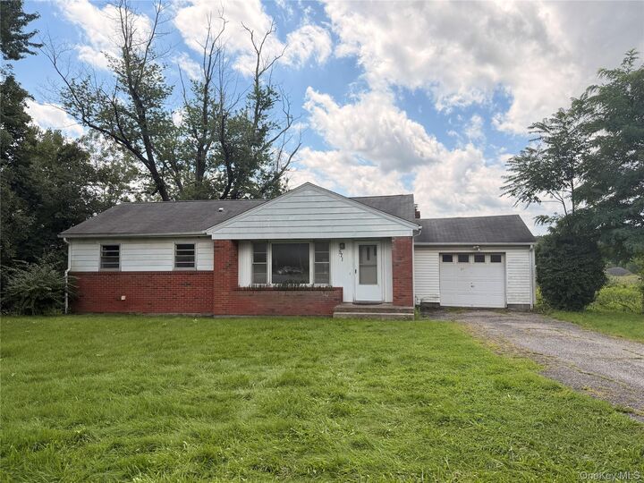 Property Photo:  571 Temple Hill Road  NY 12553 