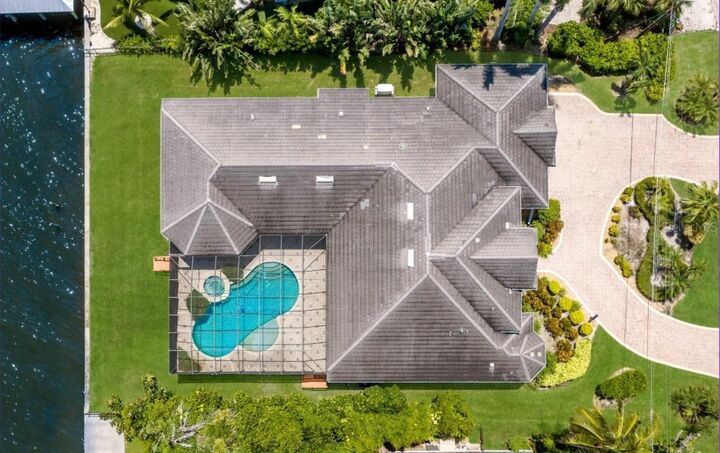 Property Photo: 5904 Riverview Boulevard FL 34209
