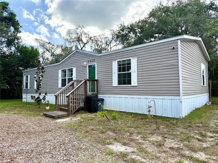Property Photo: 9825 Leguna Street FL 34654