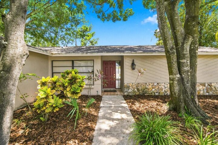 Property Photo:  14105 Knottingsley Place  FL 33624 