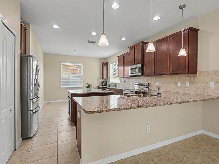 Property Photo:  10413 Avian Forrest Drive  FL 33578 