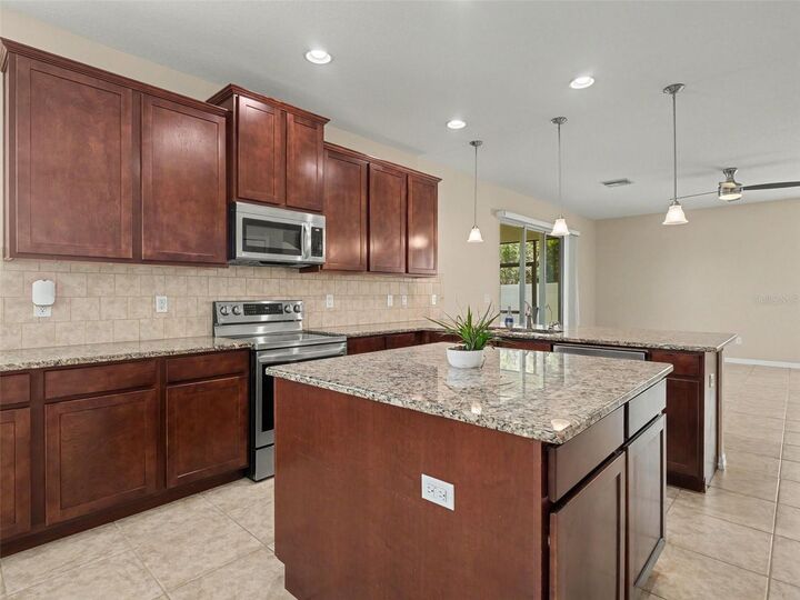 Property Photo: 10413 Avian Forrest Drive FL 33578