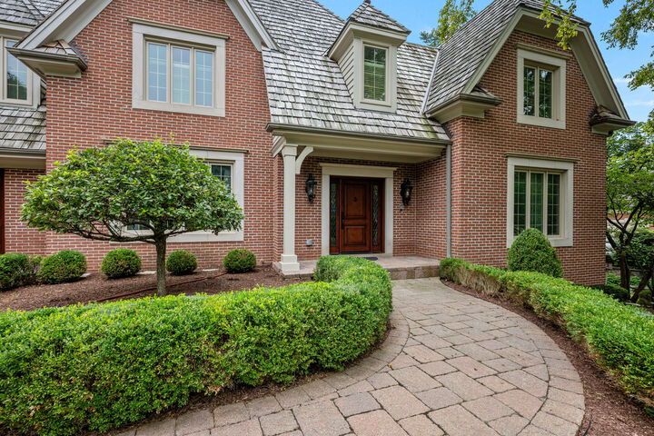 Property Photo:  713 Fox Glen Drive  IL 60174 