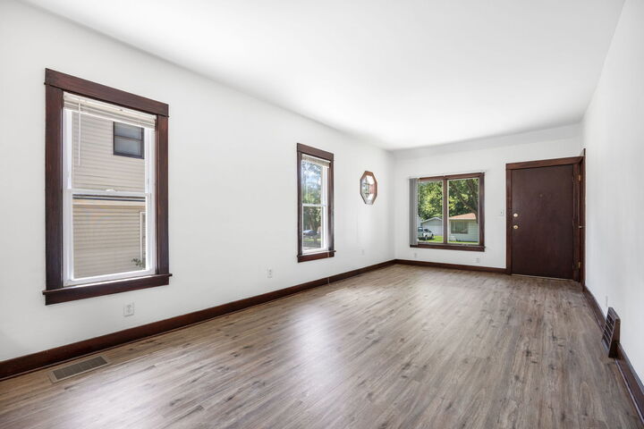 Property Photo: 1322 N Prairie Avenue IL 60435