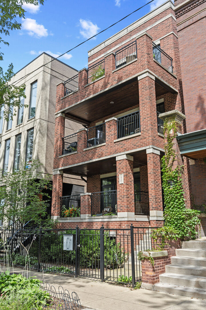 Property Photo:  1540 W Wrightwood Avenue 2  IL 60614 